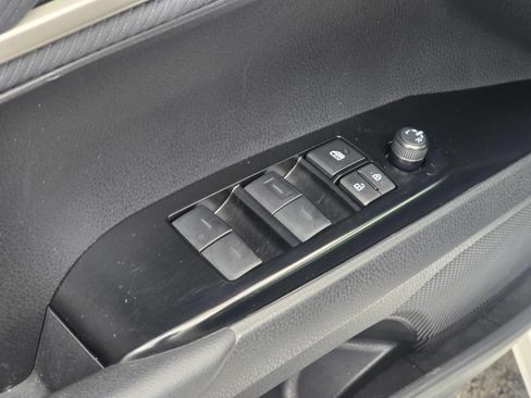 Used 2025 Toyota Camry SE FWD image 31