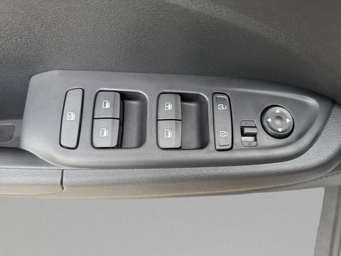 New 2026 Hyundai Venue SE FWD image 37
