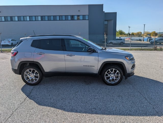 Used 2022 Jeep Compass Latitude AWD/4WD image 6