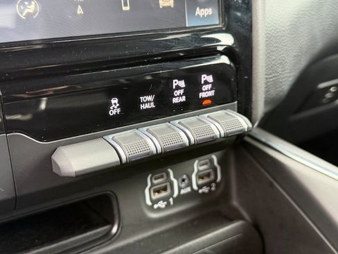 Used 2023 RAM 1500 Laramie AWD/4WD image 33