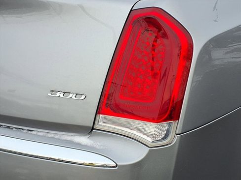 Used 2015 Chrysler 300 Limited image 22