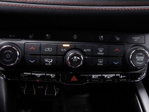 Used 2025 Dodge Durango GT image 31