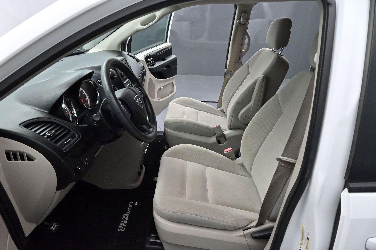 Used 2017 Dodge Grand Caravan SE FWD image 11