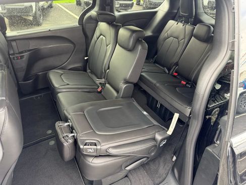 New 2026 Chrysler Pacifica Select FWD image 37