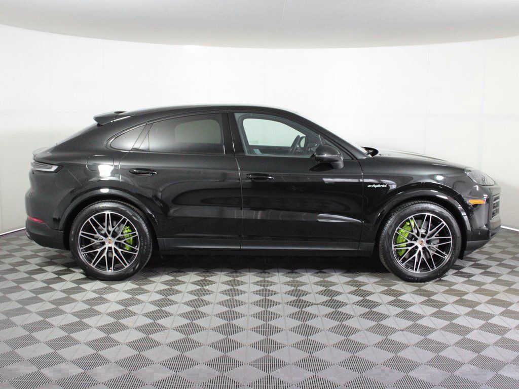 Certified 2026 Porsche Cayenne E-Hybrid Coupe AWD/4WD image 8