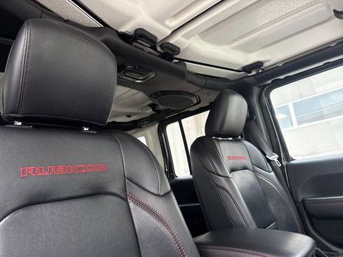 Used 2021 Jeep Wrangler Unlimited Rubicon w/ Dual Top Group AWD/4WD image 17
