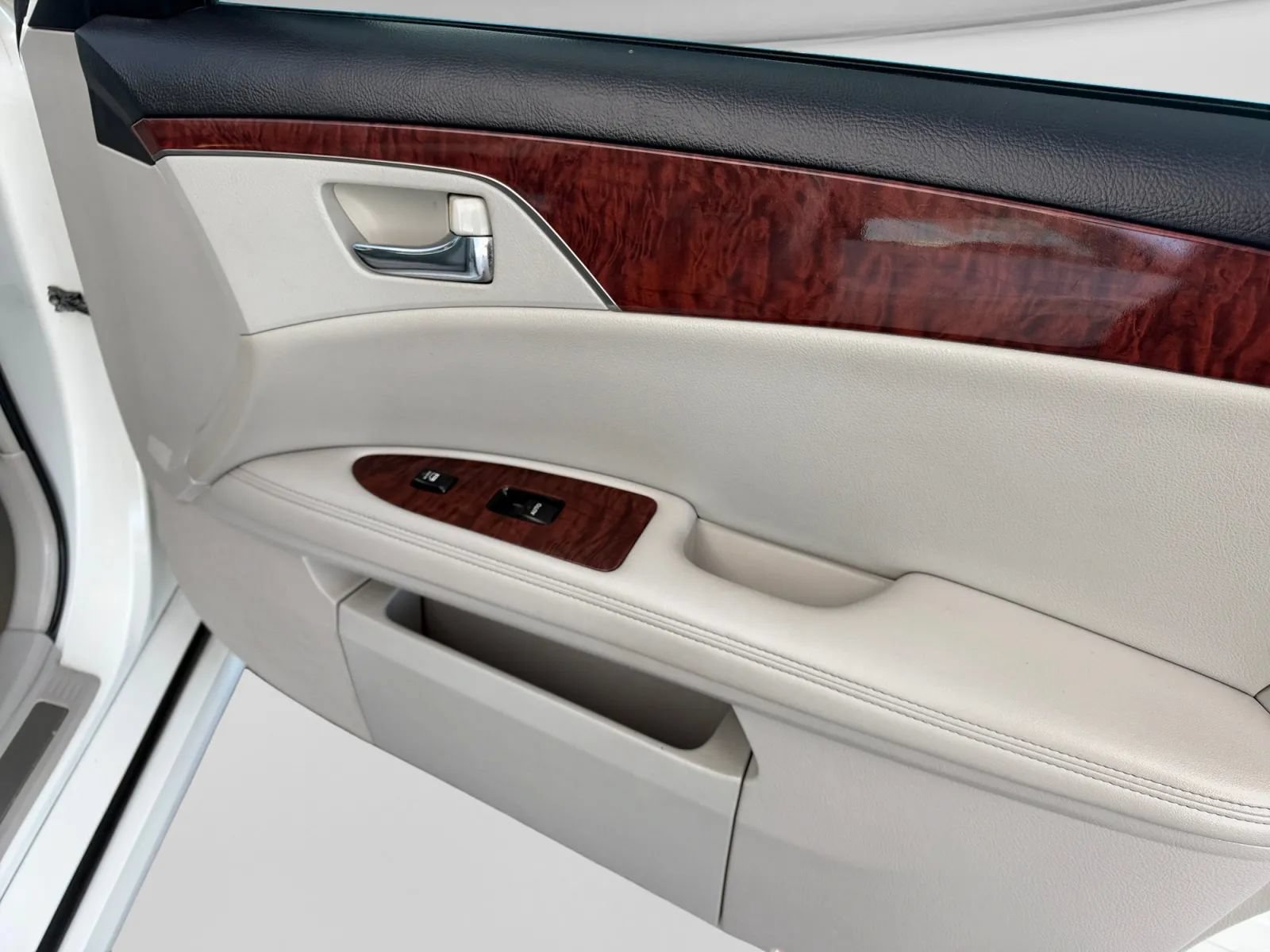 Used 2011 Toyota Avalon FWD image 22