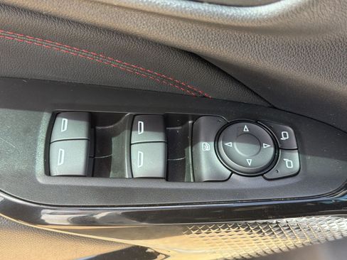 Used 2025 Chevrolet Trax RS w/ Sunroof Package FWD image 20