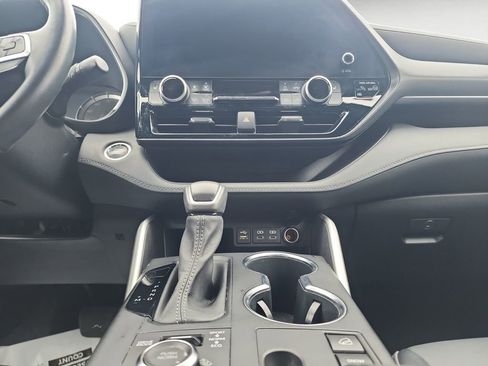 Certified 2023 Toyota Highlander XSE image 11