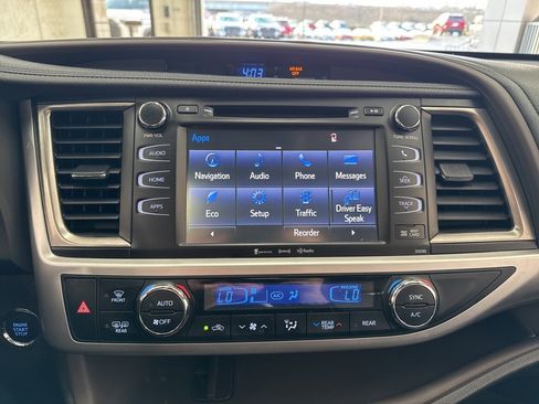 Used 2018 Toyota Highlander XLE image 29