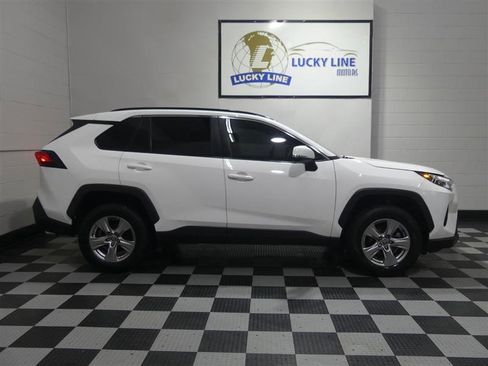 Used 2022 Toyota RAV4 XLE AWD/4WD image 6