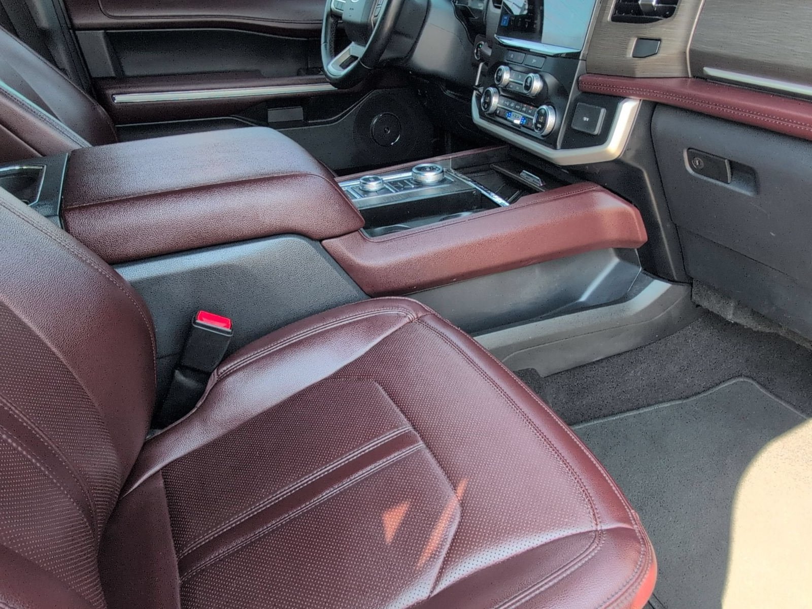 Used 2023 Ford Expedition Limited AWD/4WD image 32