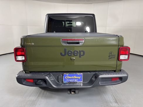 Used 2023 Jeep Gladiator Sport AWD/4WD image 7