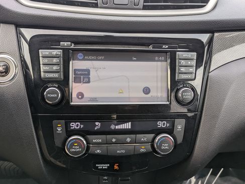 Used 2016 Nissan Rogue SL w/ SL Premium Package image 18