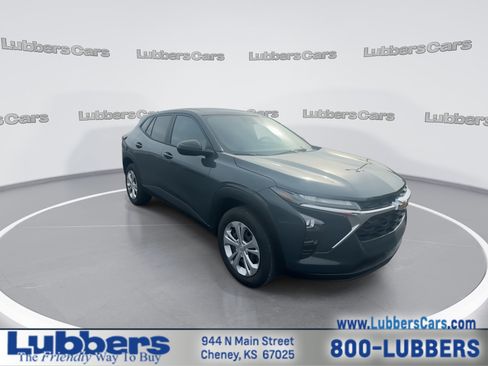 Used 2026 Chevrolet Trax LS FWD image 2