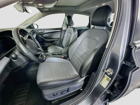 Used 2025 Volkswagen Jetta SE FWD image 13