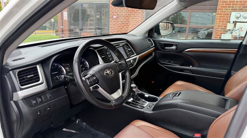 Used 2019 Toyota Highlander Limited AWD/4WD image 30
