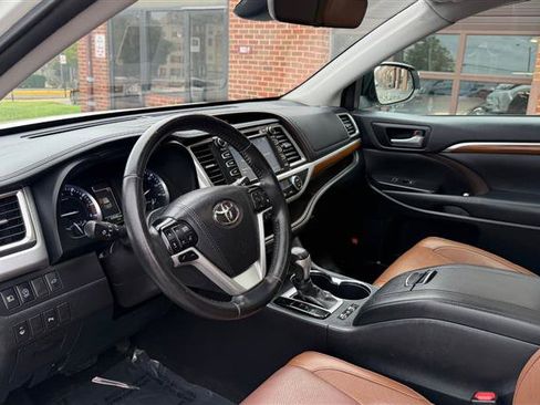 Used 2019 Toyota Highlander Limited AWD/4WD image 30