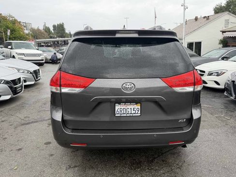 Used 2011 Toyota Sienna XLE image 5