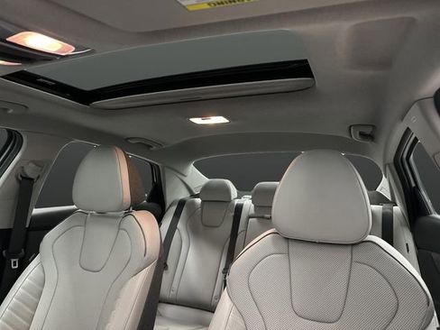 Used 2024 Hyundai Elantra Limited image 7