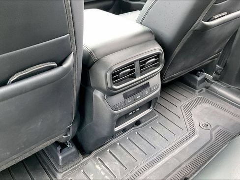 Used 2025 Honda Pilot EX-L image 10
