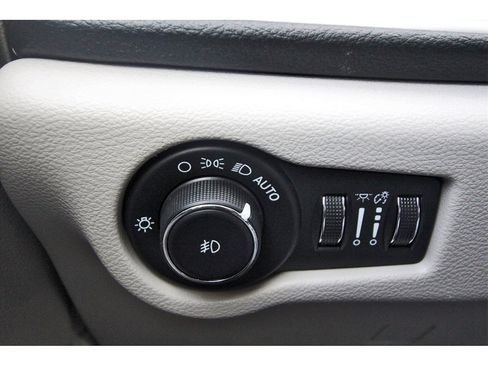 Used 2022 Chrysler Pacifica Touring-L image 22