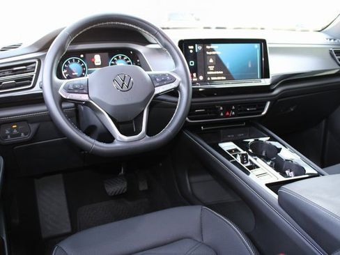 Used 2025 Volkswagen Atlas Cross Sport SE image 5