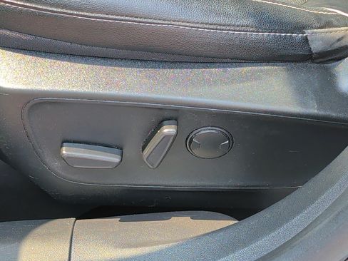 Used 2020 Ford Escape Titanium AWD/4WD image 33
