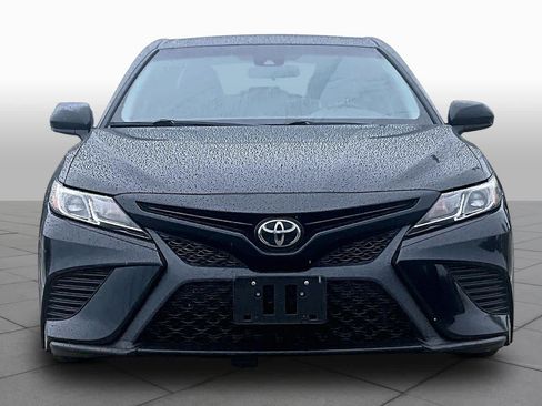 Used 2020 Toyota Camry SE FWD image 3