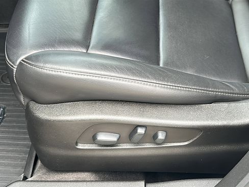 Used 2022 Cadillac XT4 Premium Luxury w/ Safety Alert Package image 15