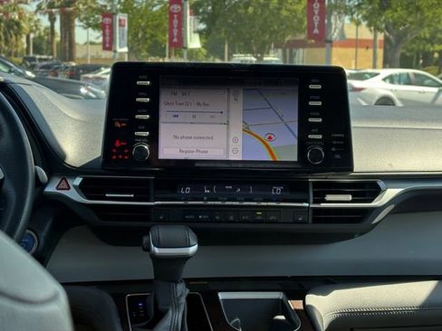 Certified 2022 Toyota Sienna XLE w/ XLE Plus Package FWD image 18