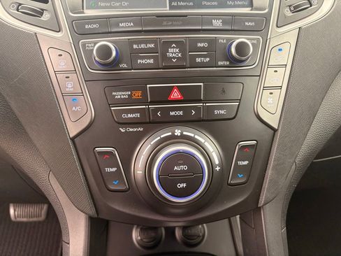 Used 2017 Hyundai Santa Fe Limited FWD image 18