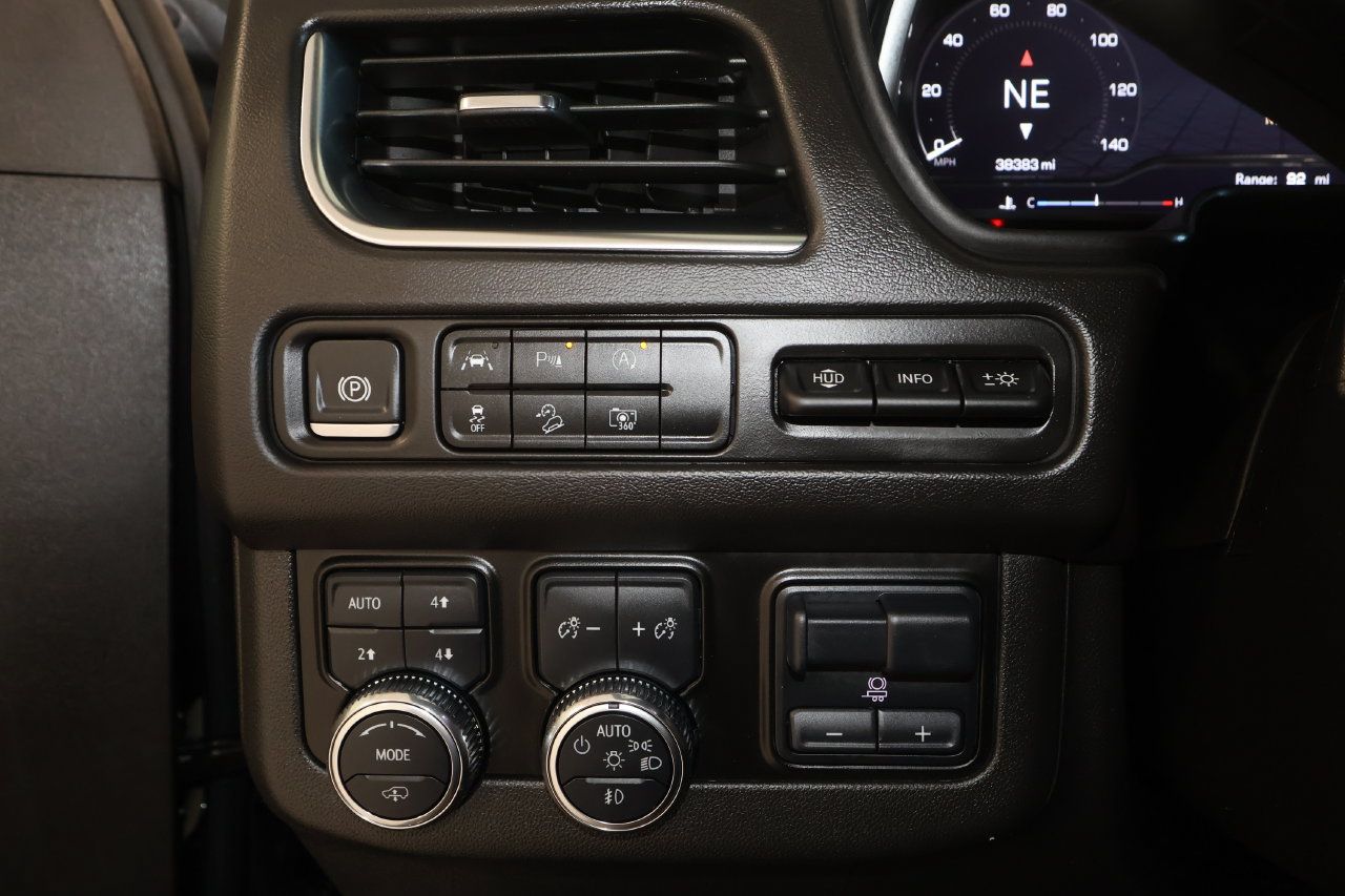 Used 2024 GMC Yukon XL AT4 w/ AT4 Premium Plus Package AWD/4WD image 11