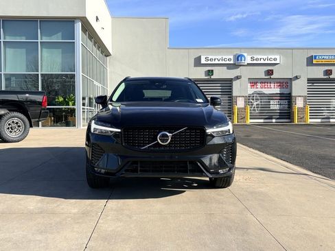 Used 2024 Volvo XC60 B5 Plus image 2
