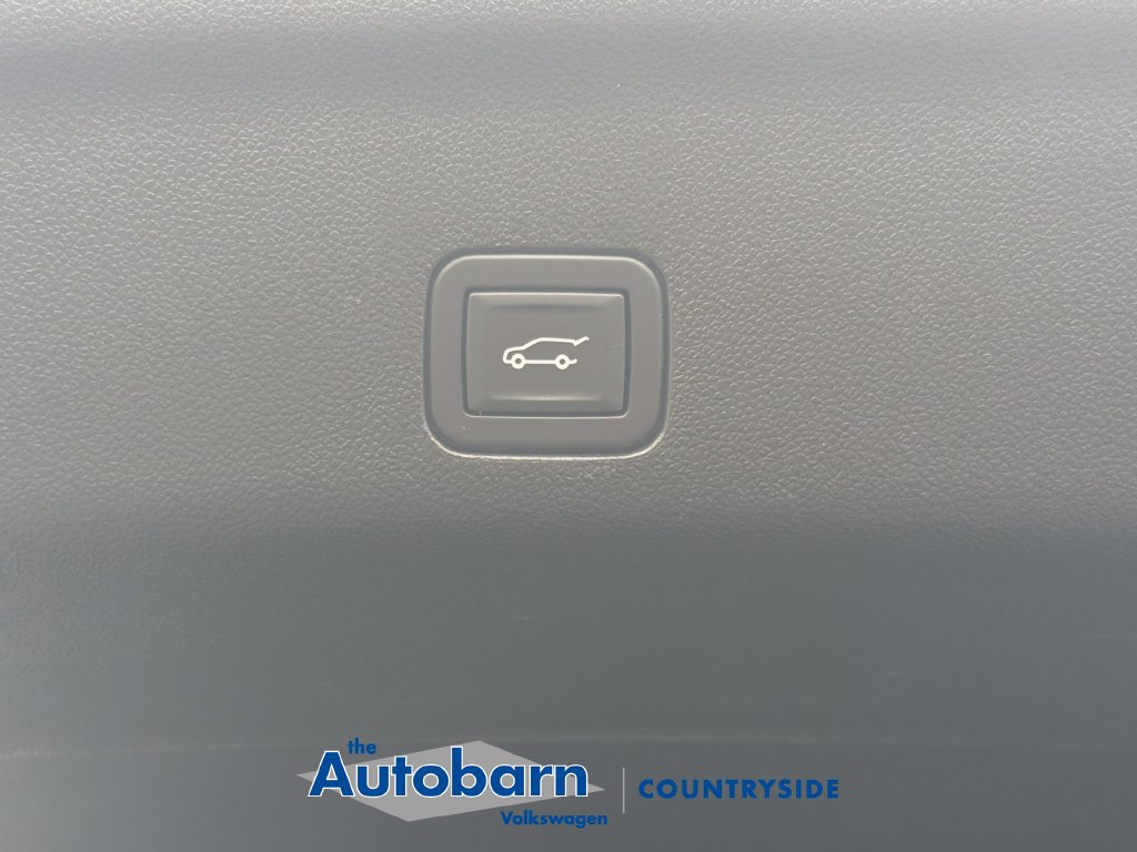 Used 2024 Chevrolet Suburban Z71 w/ Off-Road Capability Package AWD/4WD image 33