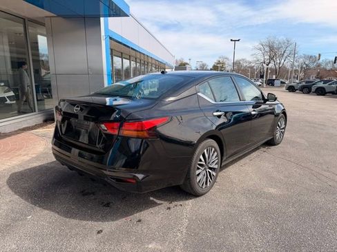 Used 2024 Nissan Altima 2.5 SV image 8