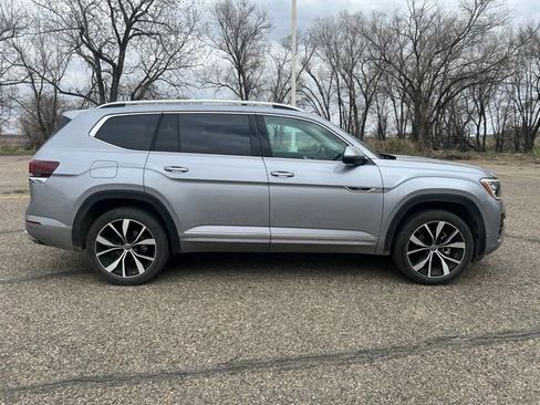 Used 2024 Volkswagen Atlas SEL Premium R-Line AWD/4WD image 9
