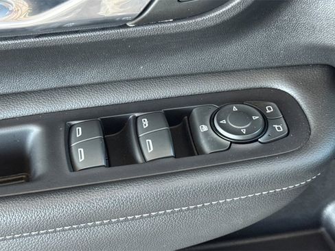 Used 2023 GMC Terrain SLE w/ Driver Convenience Package image 16