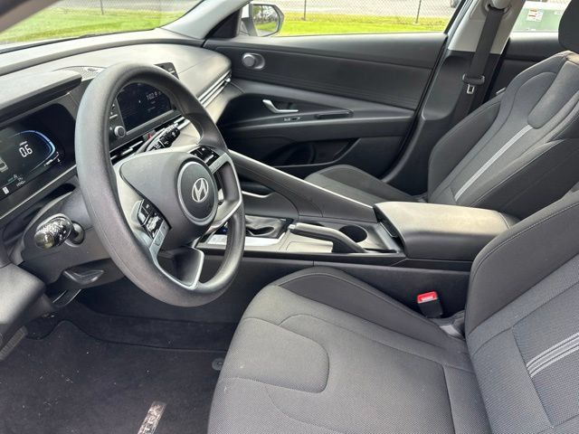 Used 2024 Hyundai Elantra SE FWD image 6