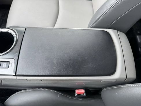 Certified 2017 Toyota Prius V Four image 18