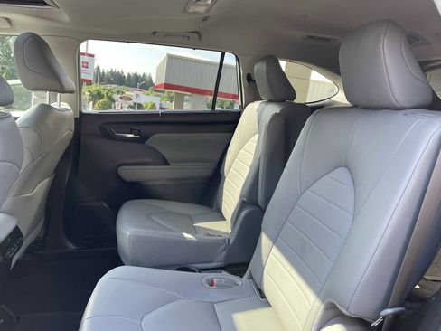 Certified 2024 Toyota Highlander XLE AWD/4WD image 21