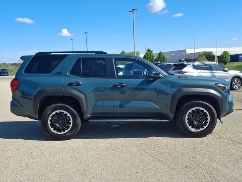 Certified 2025 Toyota 4Runner TRD Off-Road AWD/4WD image 7