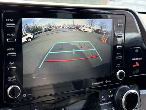 Used 2022 Toyota Highlander XLE image 21