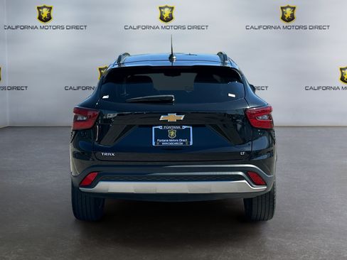 Used 2024 Chevrolet Trax LT w/ Driver Confidence Package FWD image 4