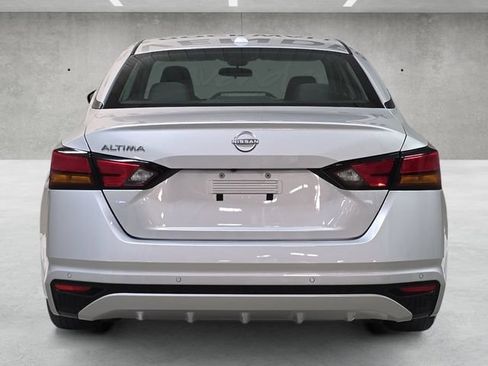 Used 2025 Nissan Altima 2.5 SV FWD image 15