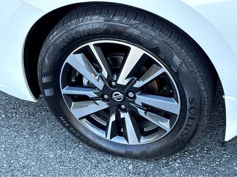 Certified 2022 Nissan Versa SV image 22