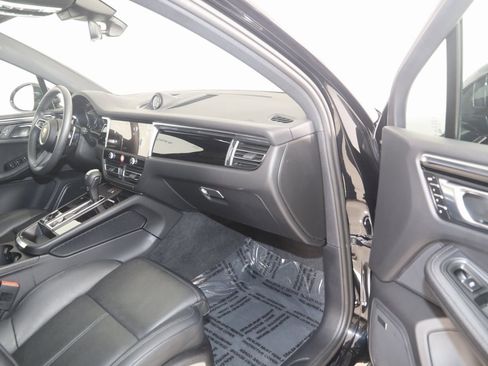 Used 2025 Porsche Macan image 52