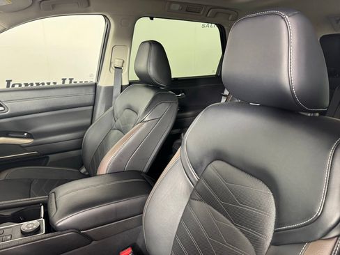 Used 2023 Nissan Pathfinder Platinum AWD/4WD image 10