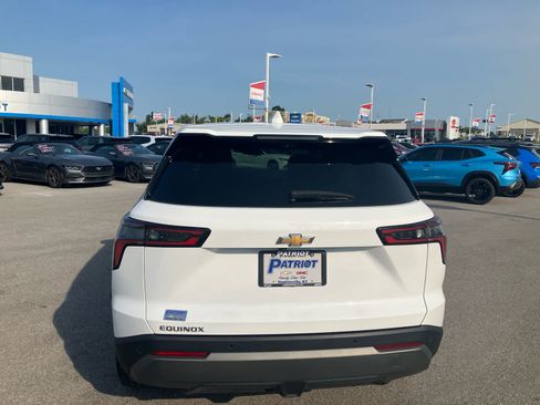 Used 2025 Chevrolet Equinox LT w/ Safety and Technology Package FWD image 6