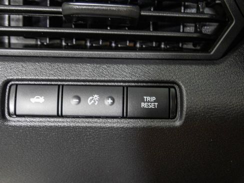 Used 2022 Nissan Altima 2.5 SV AWD/4WD image 31
